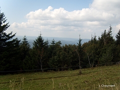 On aperçoit également les reliefs situés entre Lorraine et Franche-Comté